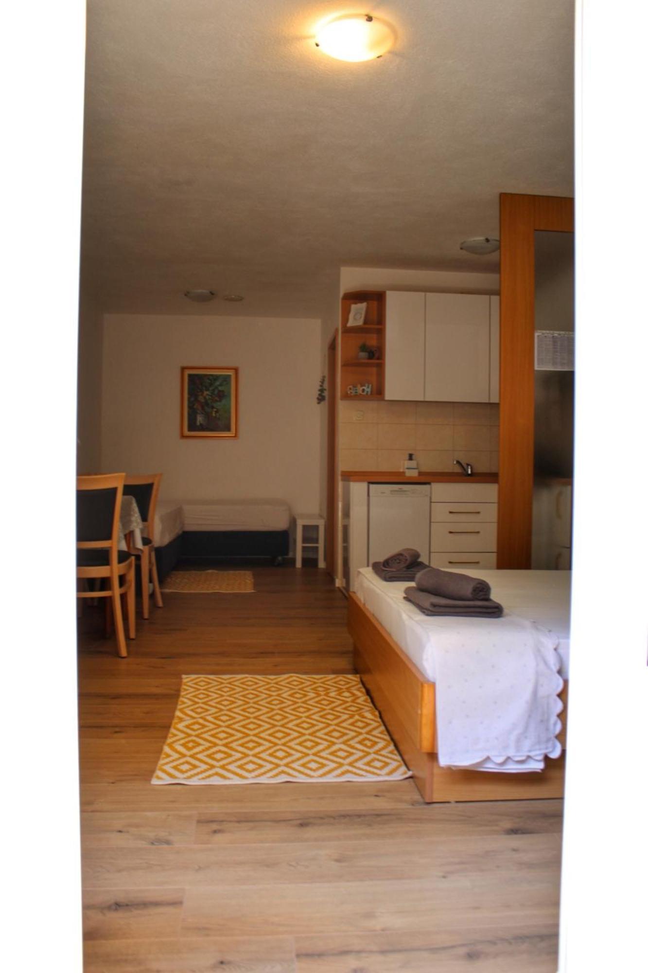 Studio Laura-Spacious Studio On The Main Beach Макарска Экстерьер фото